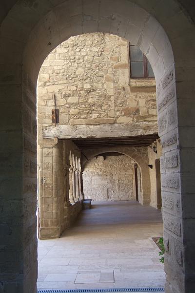 2011-05- (1050).JPG - Ehemaliger "Collégiale et Palais Delphinal".mit Kreuzgang